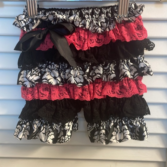 Tiered Ruffle Black & Hot Pink Lace w/Blk&White Patterned Material Tank & Pants - Picture 4 of 5